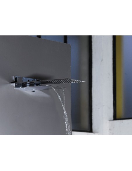 DOPPELTE WANDBRAUSE AUS MESSING MIT WASSERFALL